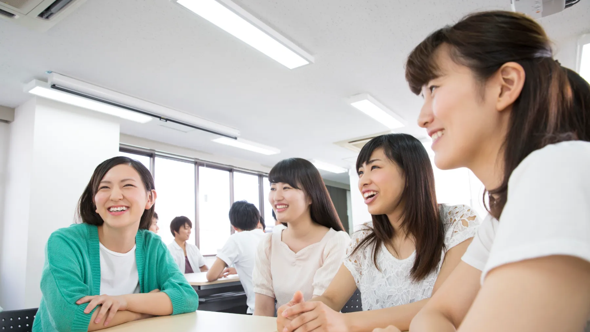 社会課題に挑戦する4つの研究室を見学！