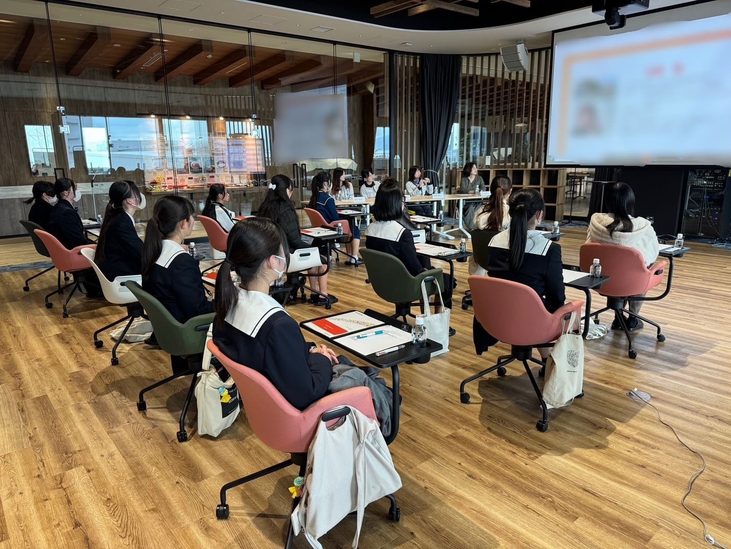 “ものづくり”を技術で支えるプロ集団のオフィスを見てみよう！