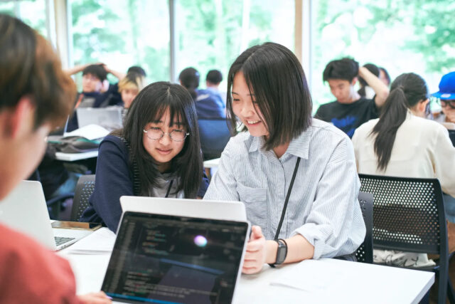 テクノロジーとデザインで、 わたしの「好き」を だれかの「うれしい」に。